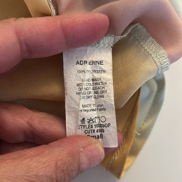 Adrienne Pastel Striped Casual High Low Short Sleeve Satin V-Neck Top Size Small - Picture 5 of 5